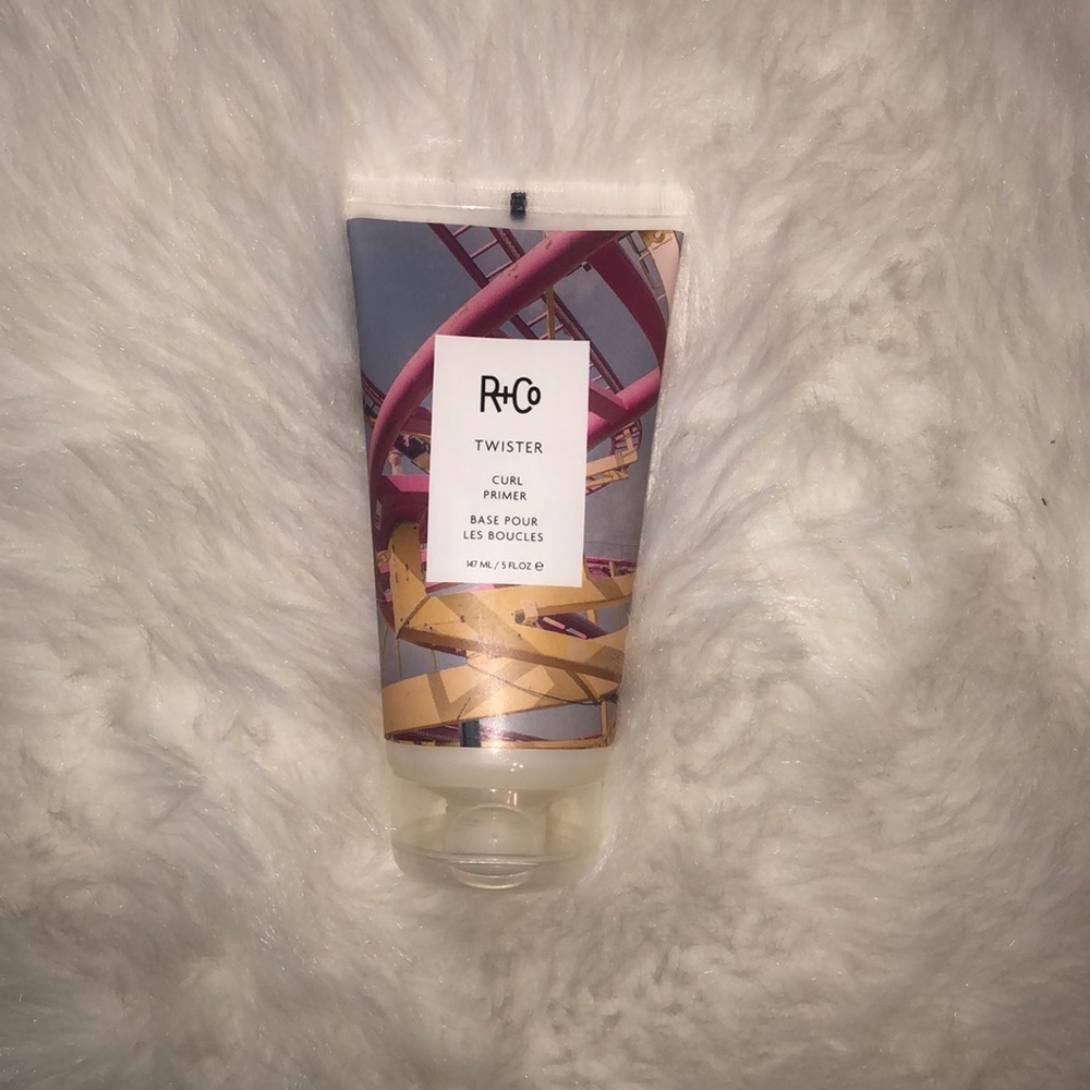 R + Co TWISTER curl primer